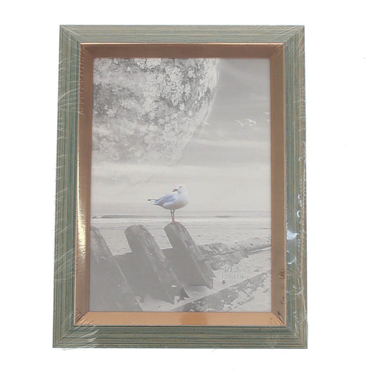 Photo Frame M Gold – YSBL-017 (6.5 × 0.5 × 8.5 Inch)