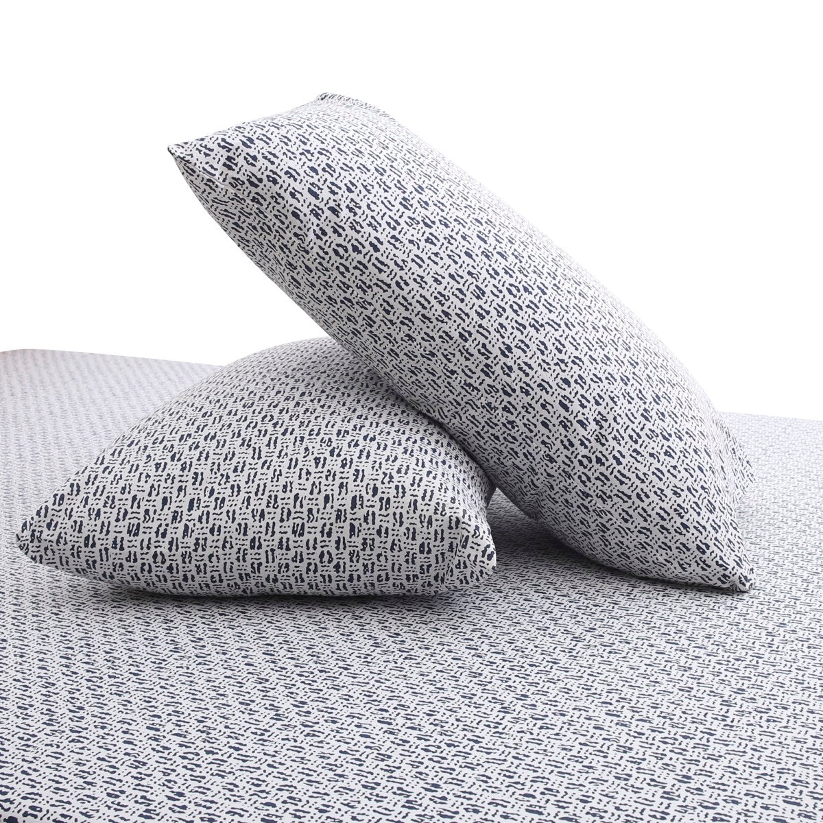 Seamless Texture Double Bed Sheet – 90x100 Inches with 2 Pillow Covers