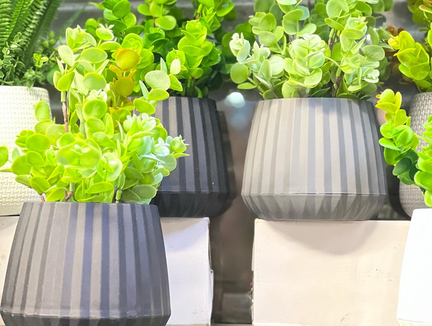 Exclusive table planters