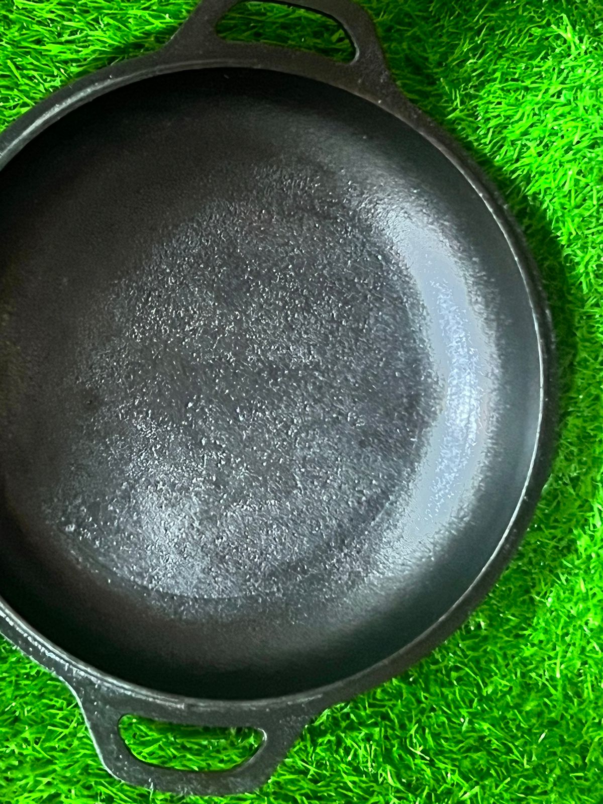 Cast Iron Skillet 9.5 Inch (24 CM), Double Grip Naturally Non Stick, Seasoned. Krucible Kitchen, Frying Pan